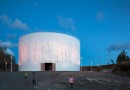 Световое шоу из старой нефтеналивной башни в Хельсинки Световое шоу из старой нефтеналивной башни в Хельсинки